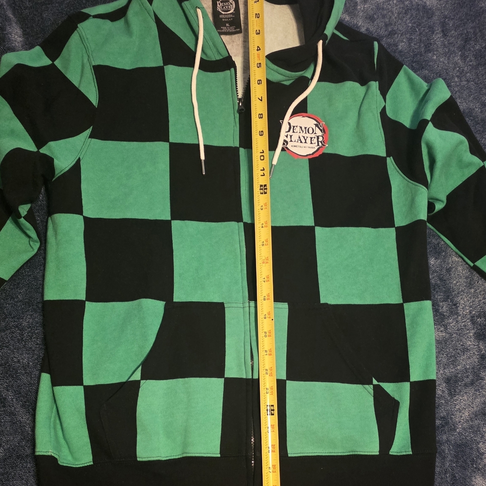 Demon Slayer: Kimetsu No Yaiba Tanjiro Hoodie (Size XL) - Picture 5 of 6
